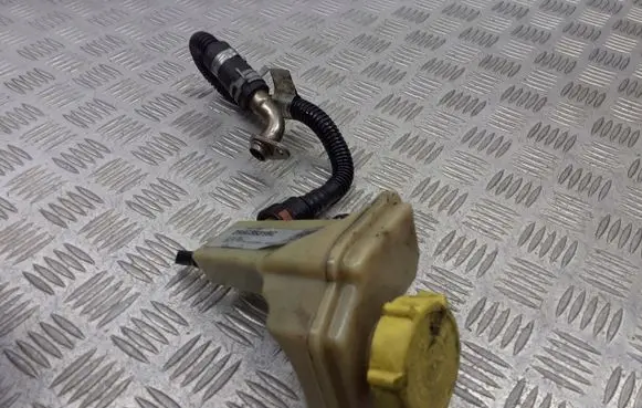 Ford Fusion Power steering fluid tank/reservoir 2S6C3531BC