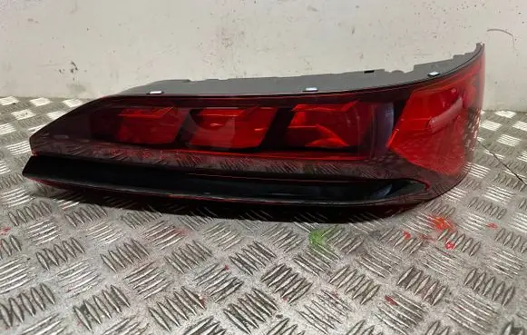 Audi Q7 4M Rear/tail lights 4M0945094Q