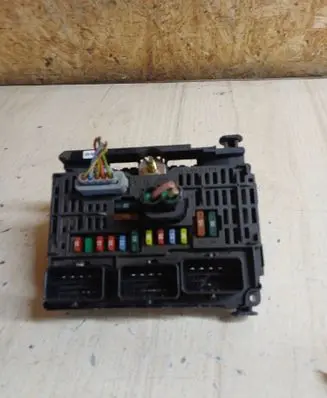 Citroen C5 Fuse module BSML0600 S118983006 9656086580