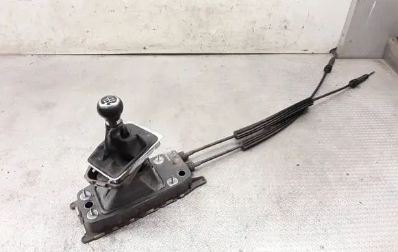 Volkswagen PASSAT B6 Gear shifter/selector 3C0711049S