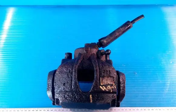 Peugeot 307 Front brake caliper 1135710531