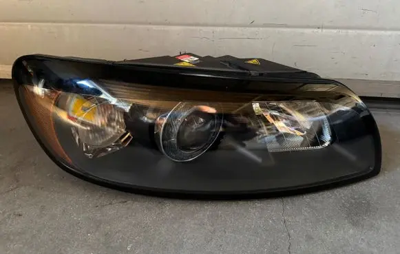 Volvo C30 Headlight/headlamp 31214542