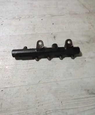 Mercedes-Benz GLA W156 Fuel main line pipe 175210651R