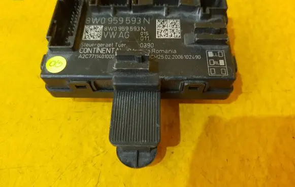 Audi A4 S4 B9 Door control unit/module 8W0959593N