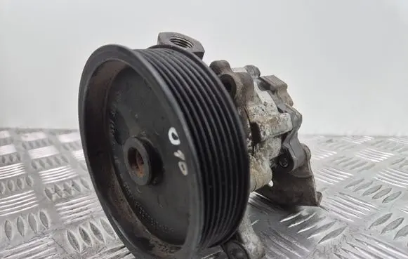 Mercedes-Benz CLS C219 Power steering pump A0054660201