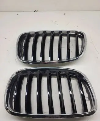 BMW X5 E70 Front bumper upper radiator grill 7185224