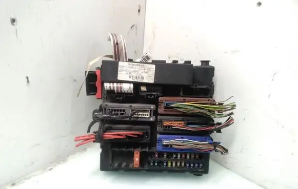 Opel Signum Fuse module 13189924
