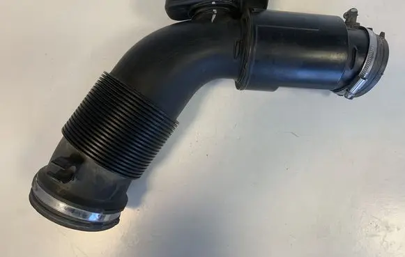 Audi Q7 4L Air intake duct part 06E129629R