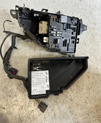 Volvo XC90 Fuse module 31398000 31473570 31398001