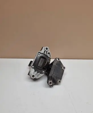 KIA Sportage Engine mount bracket 21832f1100 21832d9200