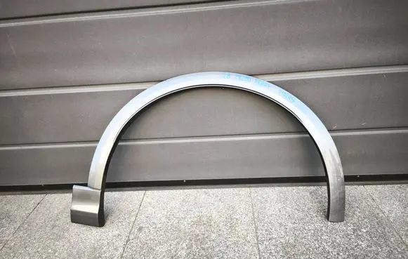 Audi Q8 Front arch trim 4M853718B