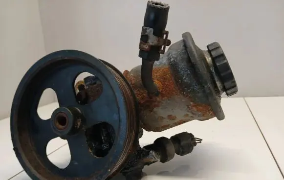 Toyota Corolla Verso AR10 Power steering pump
