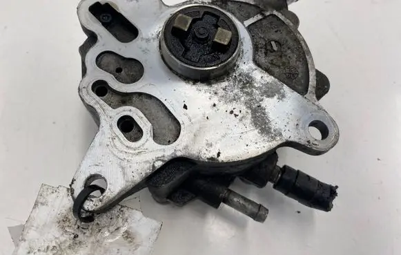 Volkswagen Touran I Vacuum pump 03G145209