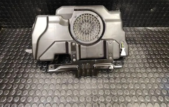 Volkswagen PASSAT B8 Subwoofer speaker 8R0035382C