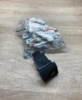 Hyundai Santa Fe Windscreen/window heater switch 9371026000 864W0171