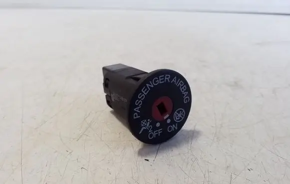 Passenger airbag on/off switch