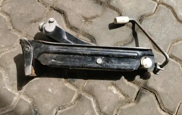 Mercedes-Benz CLK A209 C209 Lift Jack A2035830715