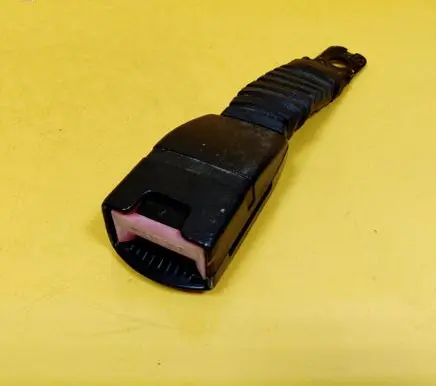 Hyundai Lantra I Front seatbelt buckle 