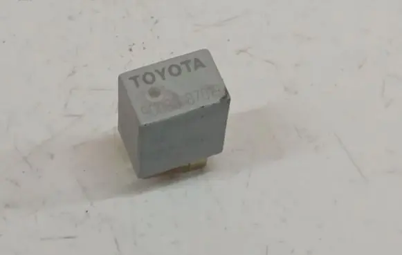 Toyota Corolla Verso AR10 Other relay 9008087019