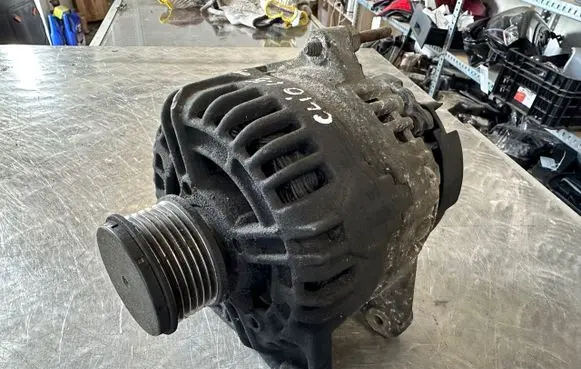 Renault Clio III Generator/alternator 8200660033