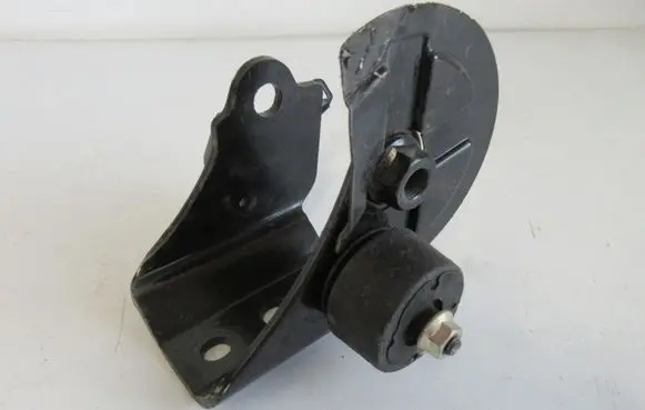 Toyota Verso Engine mounting bracket