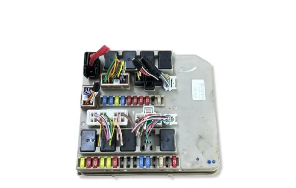 Renault Clio III Relay mounting block 902663A