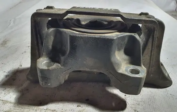 Ford Focus Engine mount bracket 4M516F012D 326C43