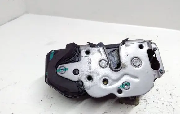 Opel Insignia A Front door lock