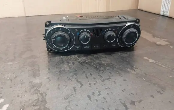 Mercedes-Benz C W203 Climate control unit A2038304085