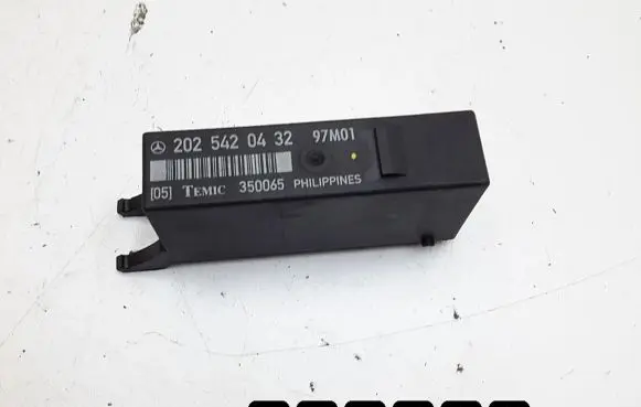 Mercedes-Benz C W202 Light module LCM 2025420432