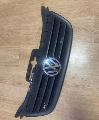 Volkswagen Touran I Front bumper upper radiator grill 1T0853651A