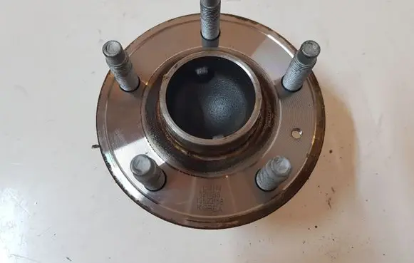 Buick Encore I Rear wheel hub 13593158