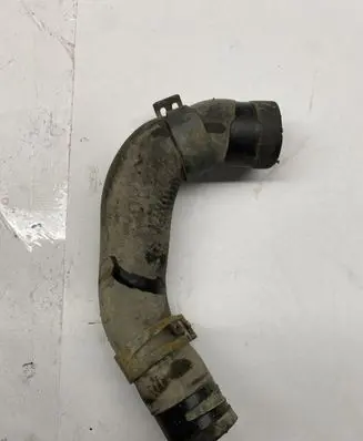 Volkswagen PASSAT B7 Engine coolant pipe/hose