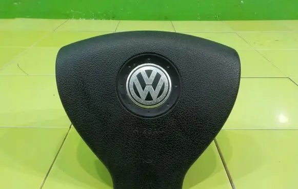 Volkswagen Tiguan Steering wheel airbag 610079601C 17AB151