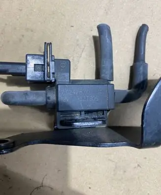 Land Rover Range Rover L405 Vacuum valve 70242800 12T305