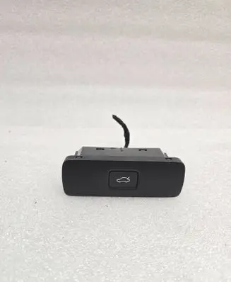 Volvo XC40 Tailgate/boot open switch button 32350330