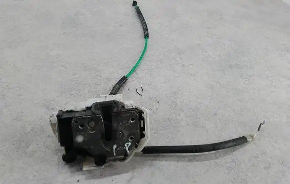 Alfa Romeo 159 Front door lock 