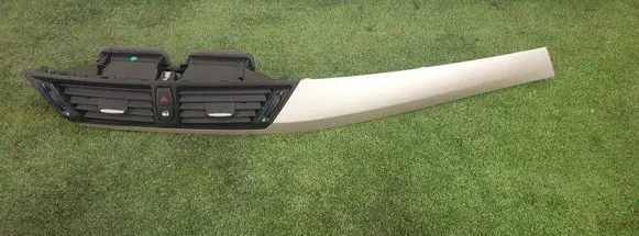 BMW X1 E84 Dash center air vent grill 9258354