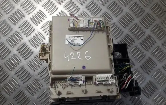 Toyota RAV 4 (XA30) Fuse box set 8273042360 1f29-0656