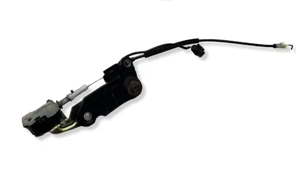 Volkswagen PASSAT B5.5 Tailgate exterior lock 3B9827297A