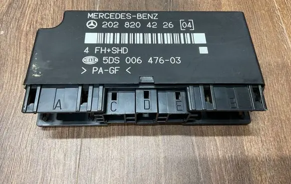 Mercedes-Benz C W202 Comfort/convenience module 2028204226
