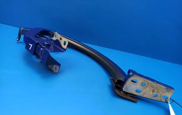 Audi A3 S3 8V Tailgate/trunk/boot hinge 8V5827301