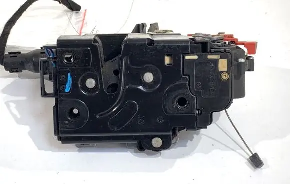 Volkswagen Touran I Front door lock 3D1837016
