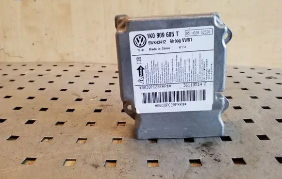 Skoda Octavia Mk2 (1Z) Airbag control unit/module 1K0909605T