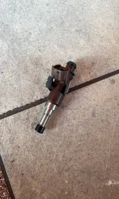 Subaru Impreza IV Fuel injector 16611AA800