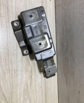 Renault Arkana Fender mounting bracket 663512031R