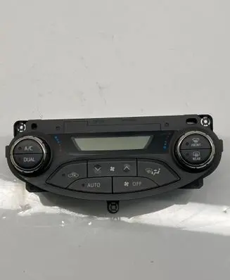 Toyota Yaris Climate control unit 75F222