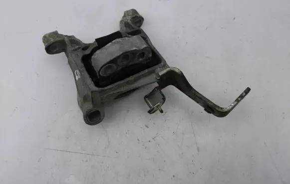 Mazda CX-5 Engine mount bracket