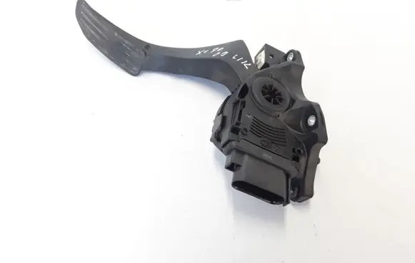 Volvo XC70 Accelerator throttle pedal 6G929F836DD