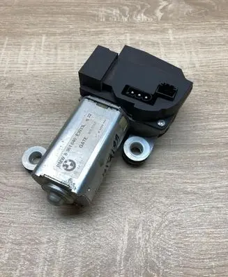 BMW 5 E39 Rear window wiper motor 8361640